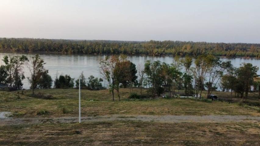 Plac sa lepim pogledom na Dunav u Banoštoru!