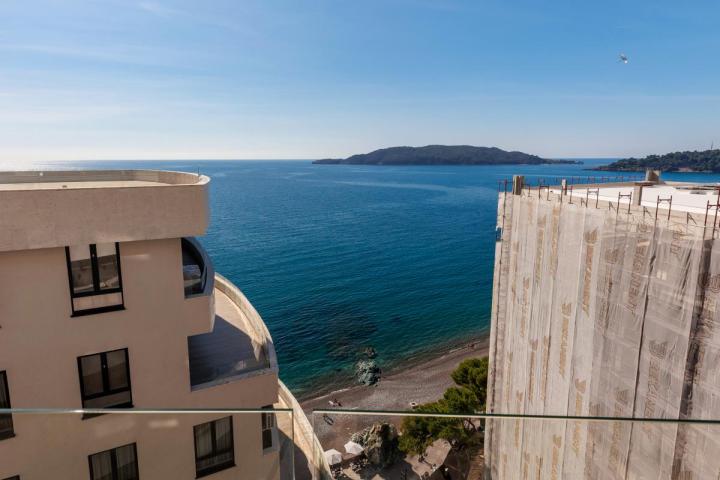 One-bedroom Apartment With Stunning View, 20m from The Sea, Bečići