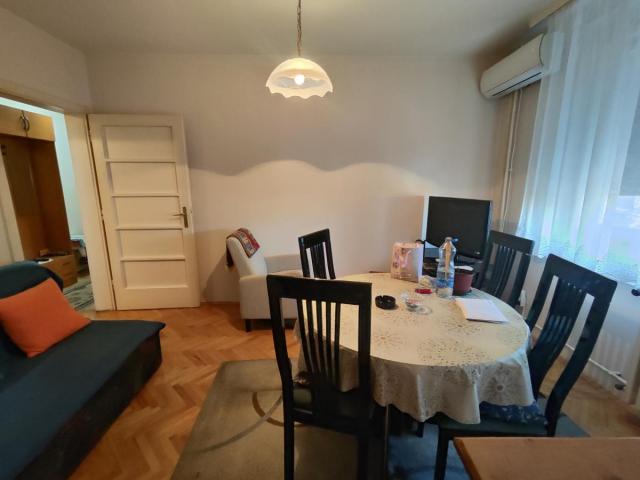 Comfortable one-room apartment near the market on the first floor