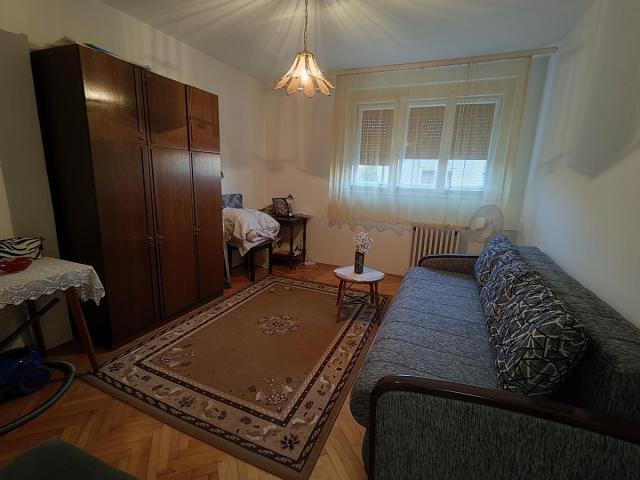 Comfortable one-room apartment near the market on the first floor