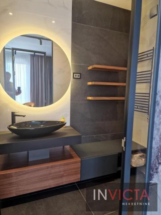 LUX petosoban penthouse sa dve garaže