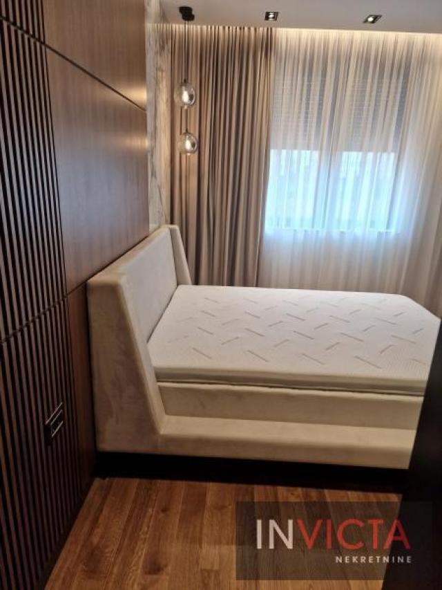 LUX petosoban penthouse sa dve garaže