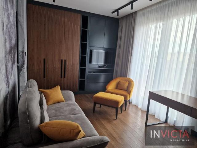 LUX petosoban penthouse sa dve garaže