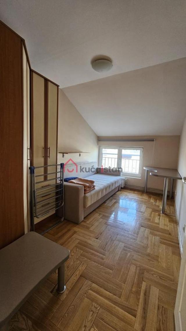 Spacious and Bright near Đeram Market