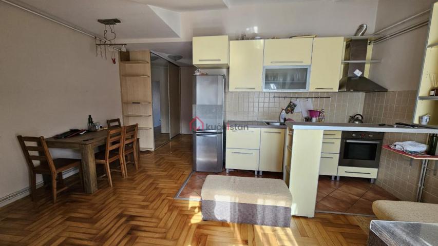 Spacious and Bright near Đeram Market