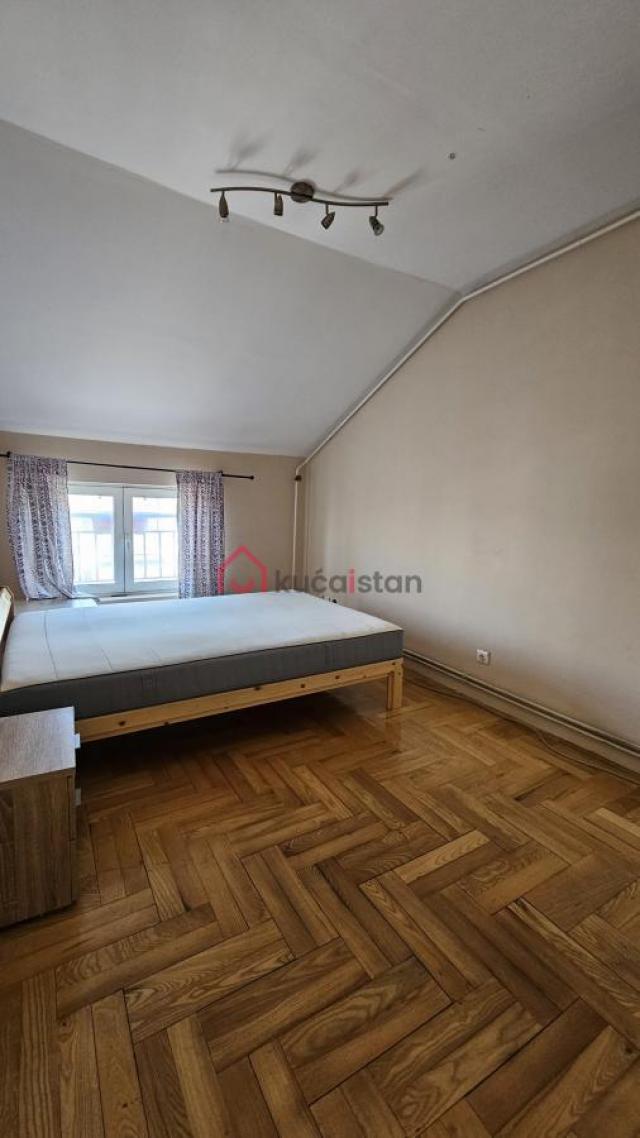 Spacious and Bright near Đeram Market