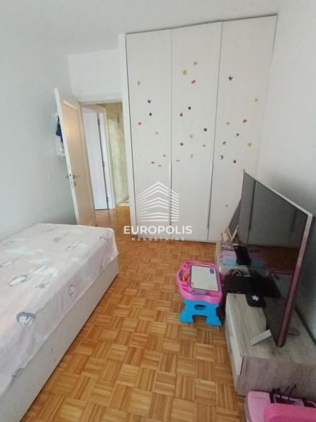 Prodaja, trosoban, renoviran, Blok 61 ID#6475