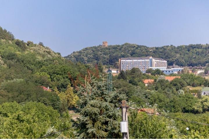 
				Fruška Gora, Vrdnik, lux kuća, 110m2, bazen
			