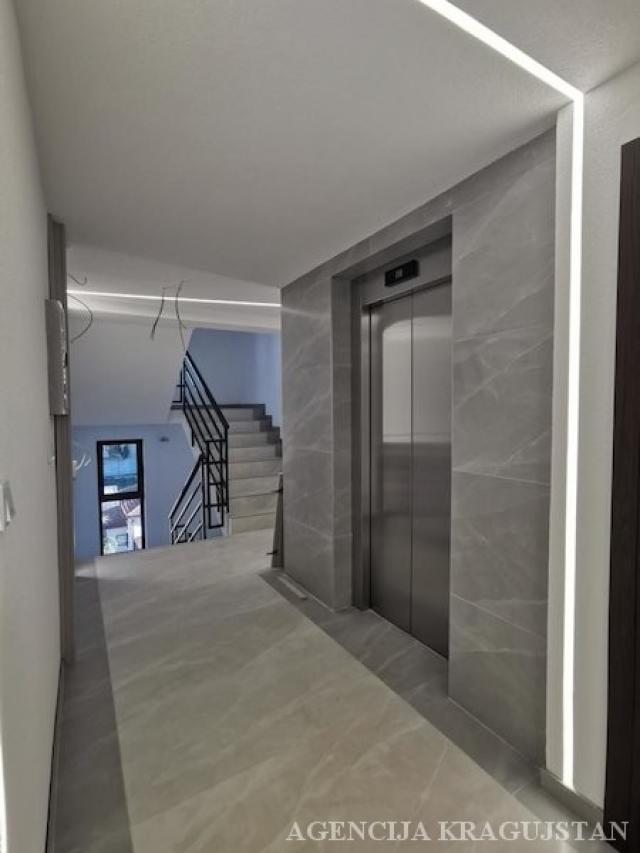 Izdavanje, Stan, 40. 00m2 , Centar