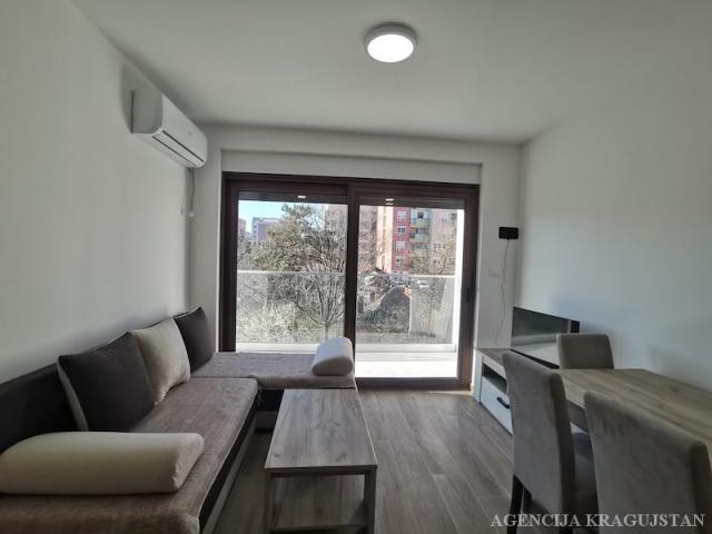 Izdavanje, Stan, 40. 00m2 , Centar