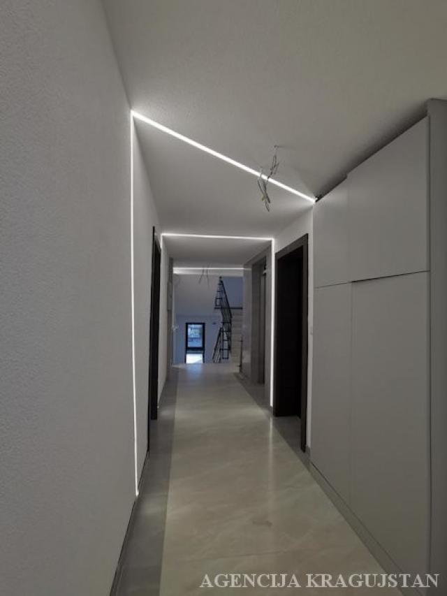 Izdavanje, Stan, 40. 00m2 , Centar