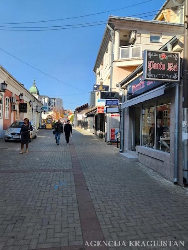 Izdavanje, Lokal, 48. 00m2 , Centar