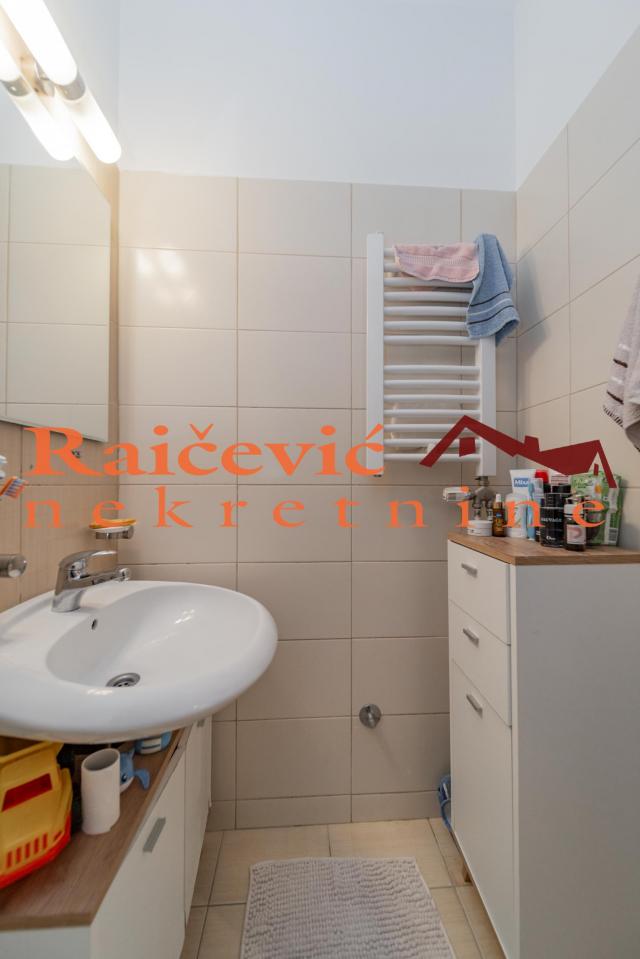 VOZDOVAC STEPA STEPANOVIC 95m2 , T , 241000e