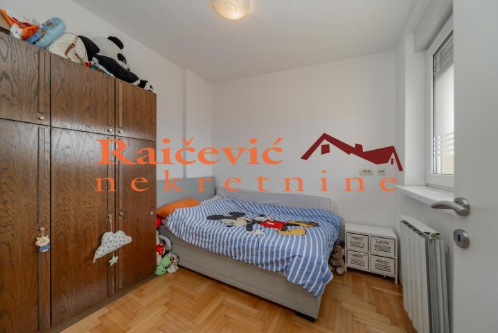 VOZDOVAC STEPA STEPANOVIC 95m2 , T , 241000e