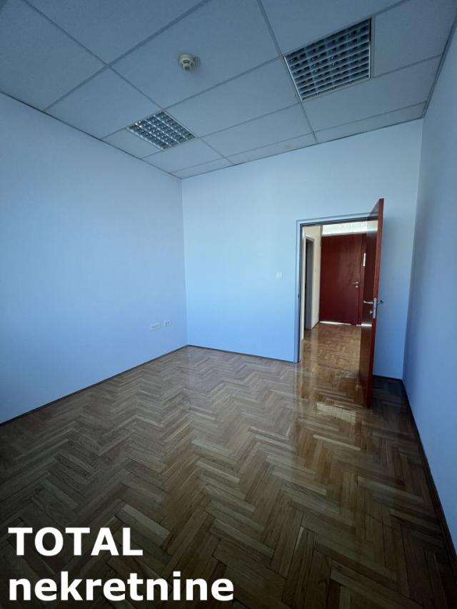 LOKAL NOVI SAD, 133900€