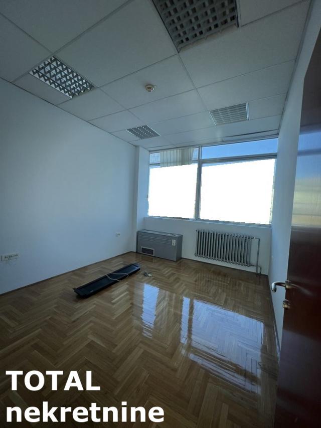 LOKAL NOVI SAD, 133900€