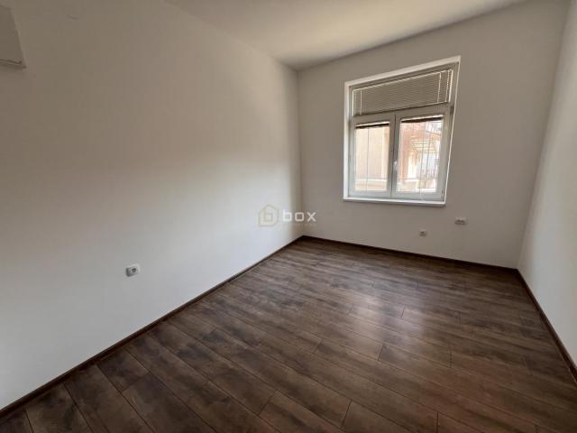 Stambeno-poslovni objekat, 640m2, 4. 57a, Pantelej