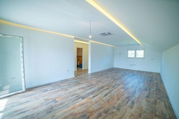 - LUX - Kuća - Karagača 162m2 - Petrovaradin -