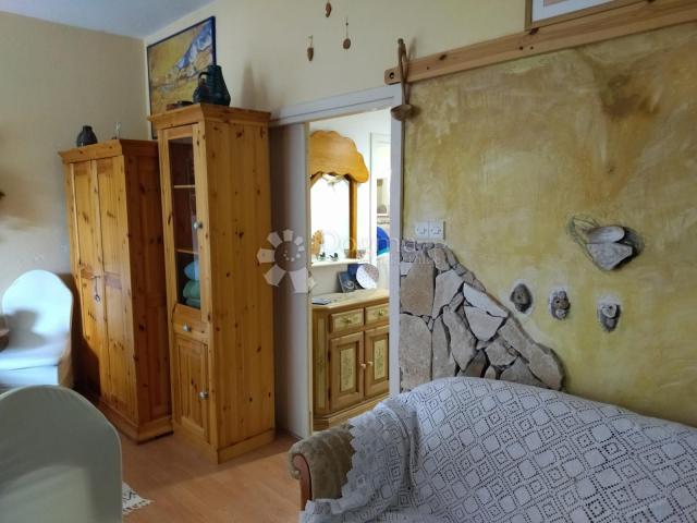 Malinska, kuća sa 8 apartmana