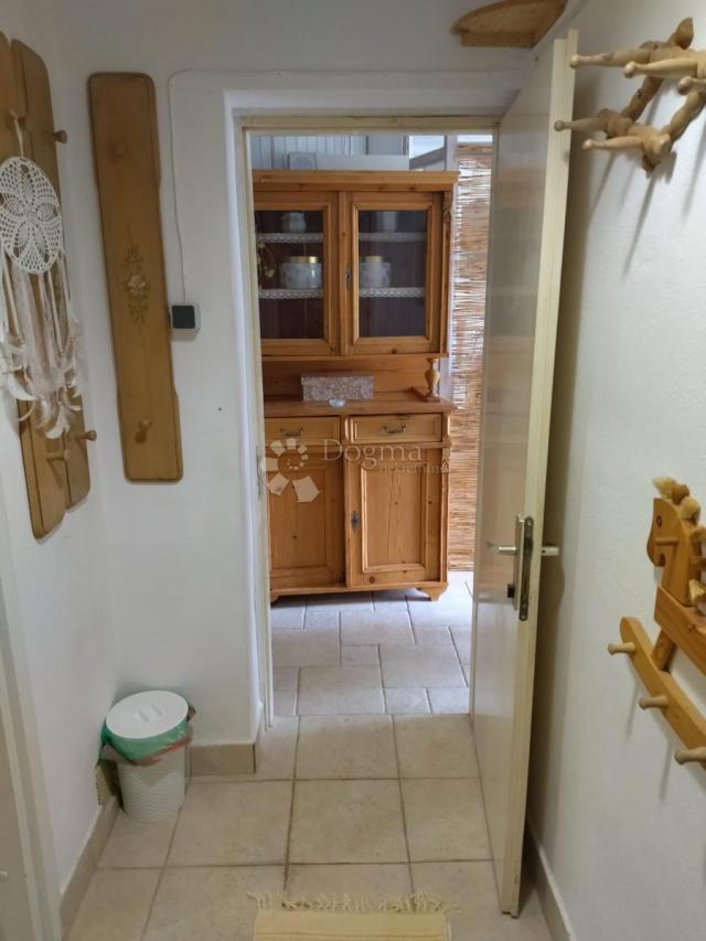 Malinska, kuća sa 8 apartmana