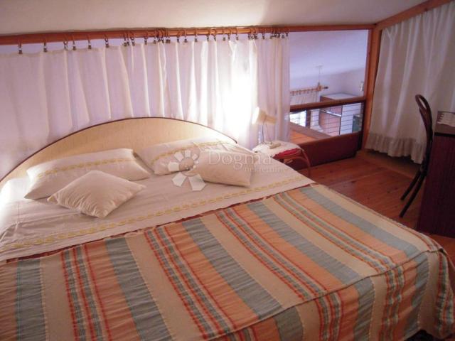 Malinska, kuća sa 8 apartmana