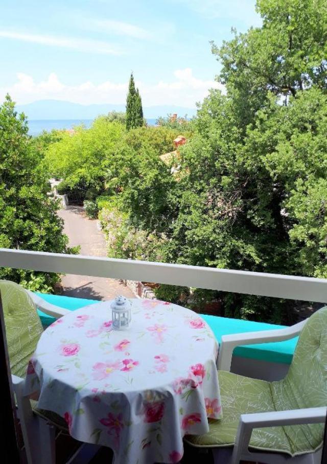 Malinska, kuća sa 8 apartmana