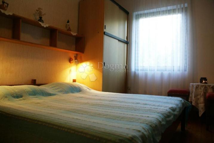 Malinska, kuća sa 8 apartmana