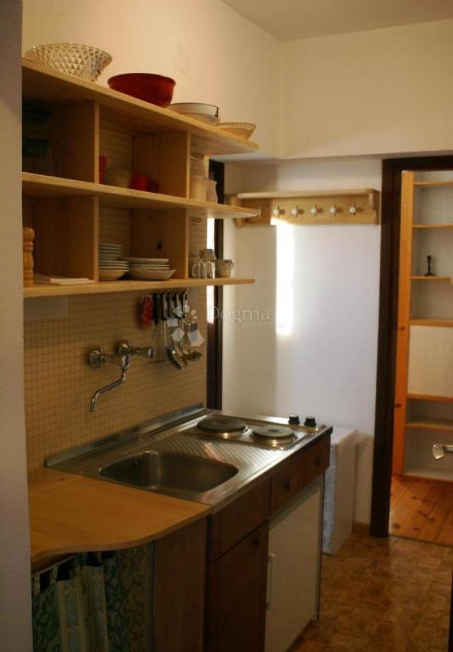 Malinska, kuća sa 8 apartmana