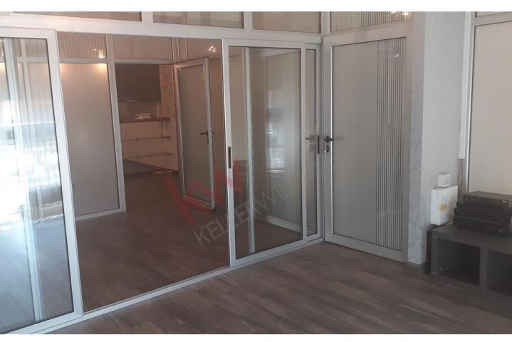 
				Lokal sa izlogom, 60m2, Bulevar, Zvezdara
			