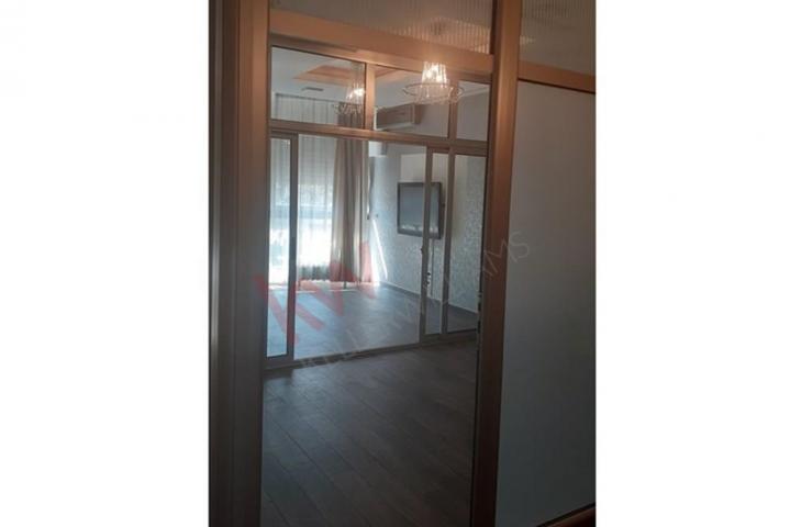 
				Lokal sa izlogom, 60m2, Bulevar, Zvezdara
			