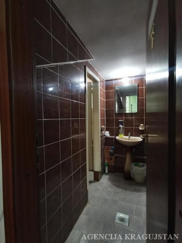 Prodaja, Poslovni prostor, 800. 00m2 , Korićani