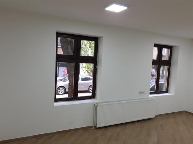 Poslovni prostor - 305m2 - Centar