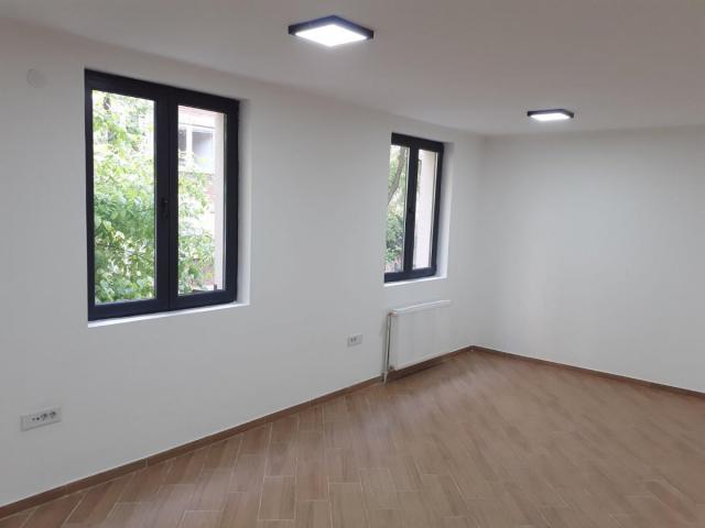 Poslovni prostor - 305m2 - Centar