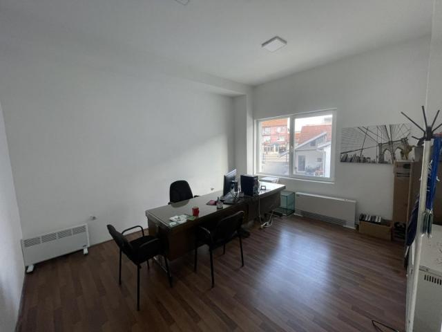 Izdavanje, Poslovni prostor, 51m2 , Centar