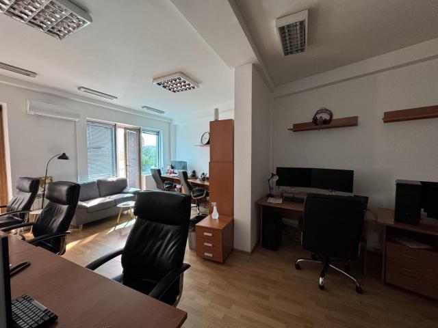 POSLOVNI PROSTOR - CENTAR - 90m2