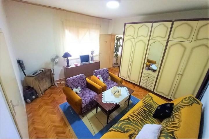 NIŠ - ŽEL. STANICA - KUĆA, 81m2 -  PLAC, 2 ARA