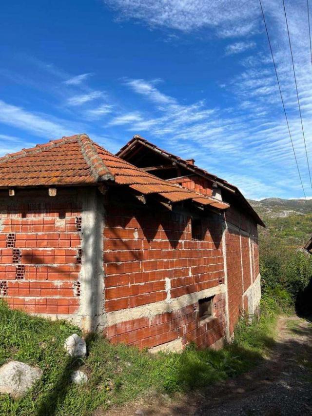 KUĆA - CRVENA REKA - BELA PALANKA