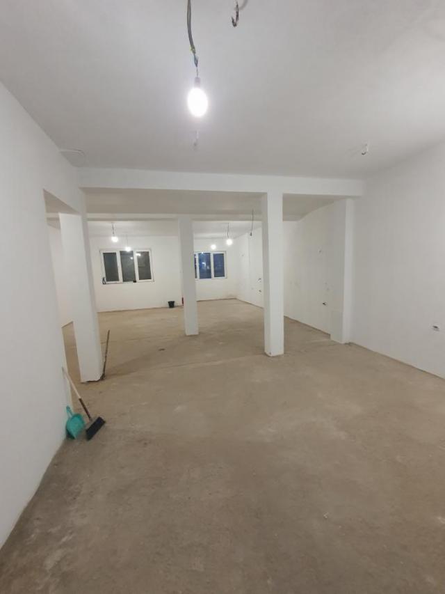 Lokal - 120m2 - Minovo naselje