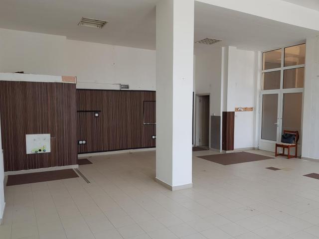 Lokal na prodaju 70m2 + (50m2)