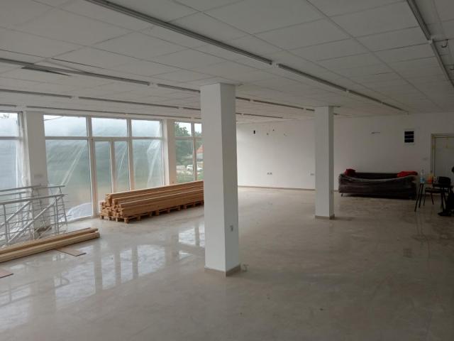 Poslovni prostor 160m2+150m2