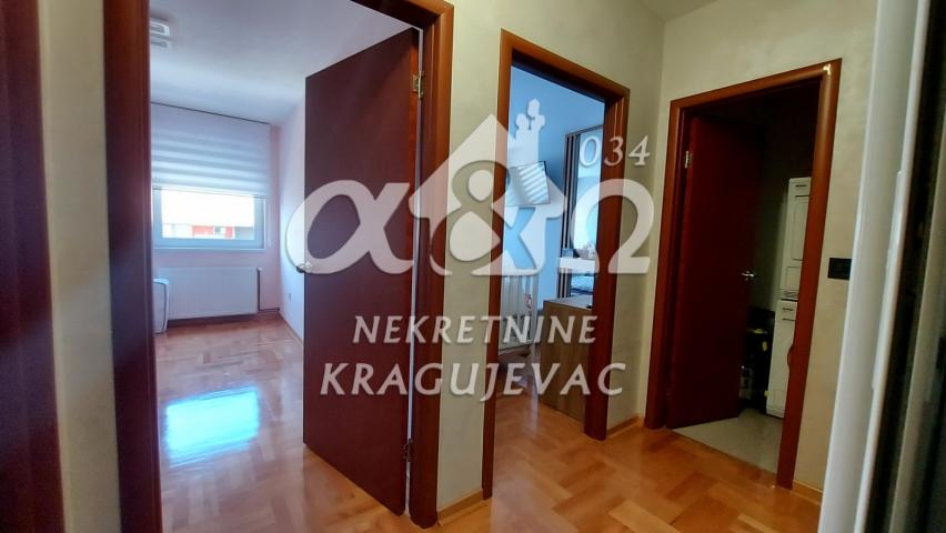 Luxuzno opremljen četvorosoban duplex u Centru sa 2 garažna mesta