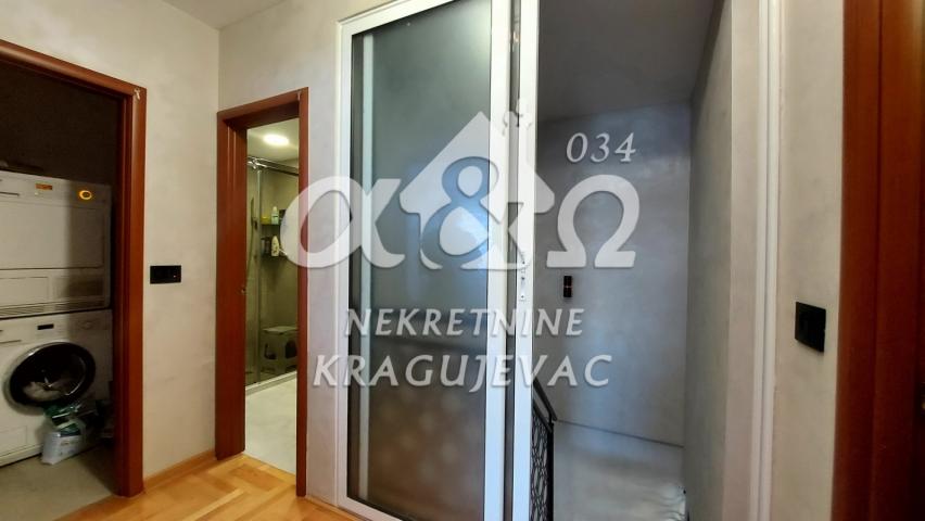 Luxuzno opremljen četvorosoban duplex u Centru sa 2 garažna mesta