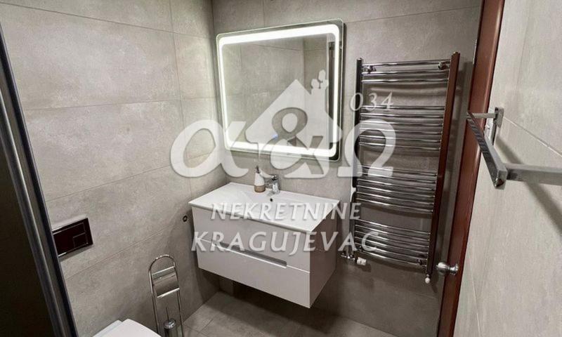 Luxuzno opremljen četvorosoban duplex u Centru sa 2 garažna mesta