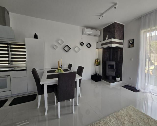 Prodaja, Kuća, 140m2 , Zelenika