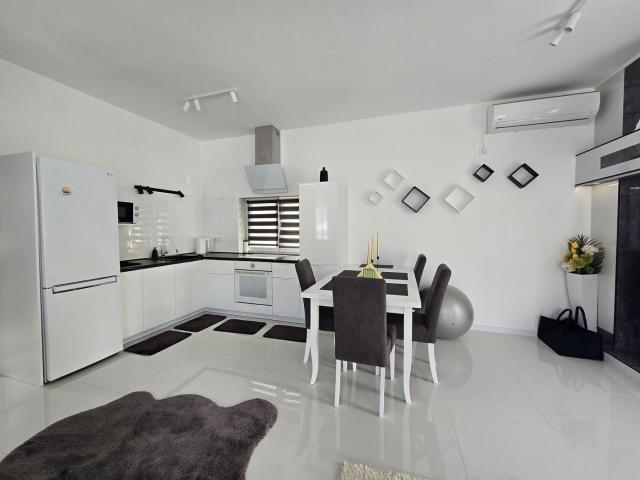 Prodaja, Kuća, 140m2 , Zelenika
