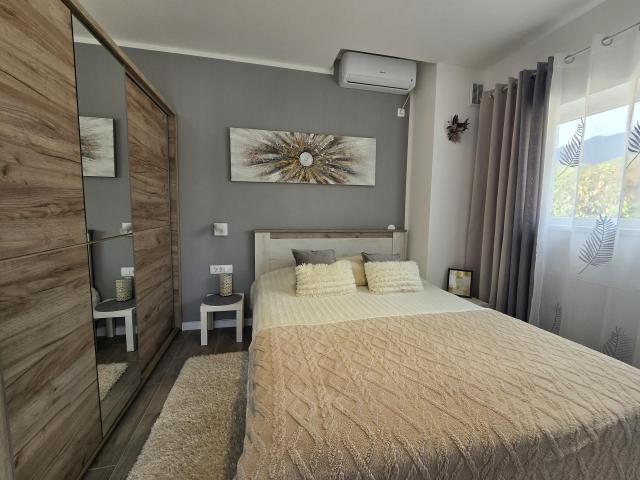 Prodaja, Kuća, 140m2 , Zelenika