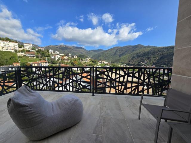 Prodaja, Kuća, 140m2 , Zelenika
