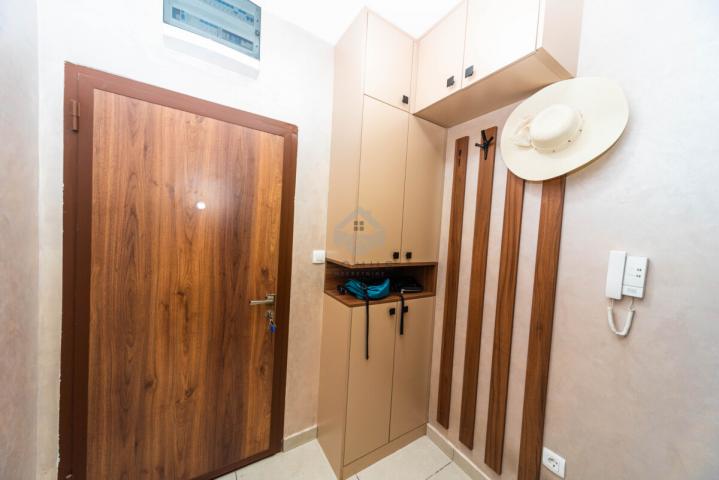 Jednosoban stan 52m2 + garaža, Tološi - Podgorica