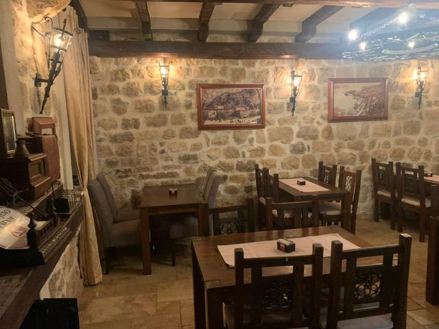 Prodaja poslovnog prostora 100 m² sa dvorištem – Centar Risna