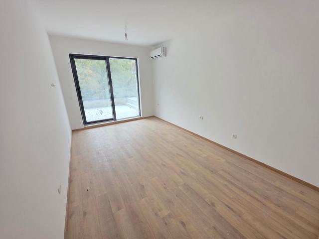 Prodaja studio apartmana 33 m² u novogradnji sa velikom terasom, pogledom na more, parkingom i oslob